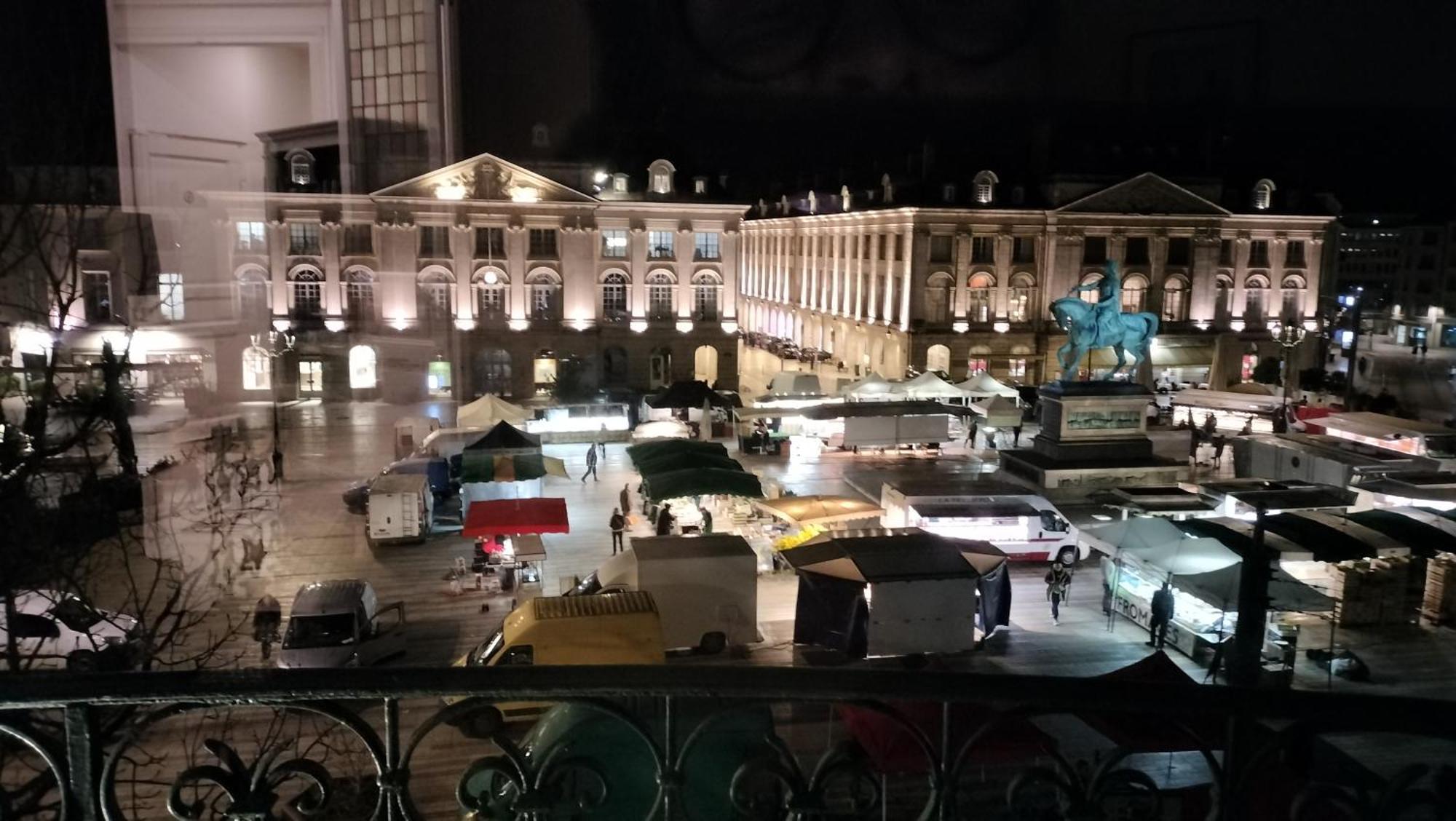 Appartement Avec Belle Vue Sur La Place Du Martroi Orléans Exterior foto